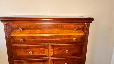 A WYNWOOD LOVELY INLAID WOOD WITH SOLID WOOD CARVED DESIGN 6 DRAWER DRESSER