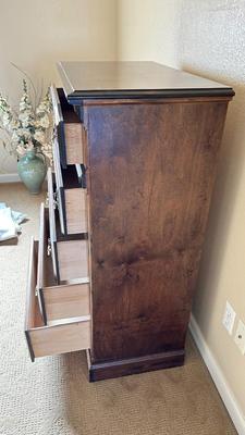 NICE LITTLE CHEST OF DRAWERS