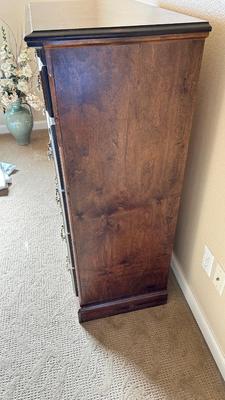 NICE LITTLE CHEST OF DRAWERS