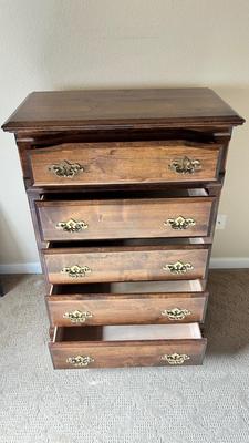 NICE LITTLE CHEST OF DRAWERS