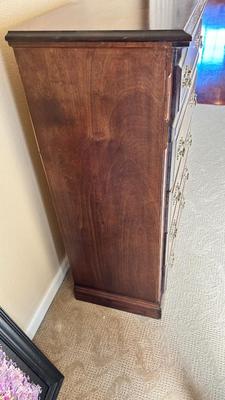 NICE LITTLE CHEST OF DRAWERS