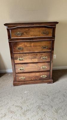 NICE LITTLE CHEST OF DRAWERS