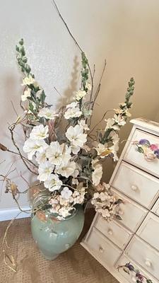 PRETTY LITTLE DRAWER ORGANIZER AND ACCENTING VASE