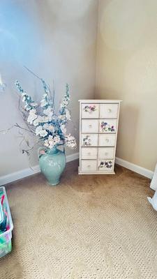 PRETTY LITTLE DRAWER ORGANIZER AND ACCENTING VASE