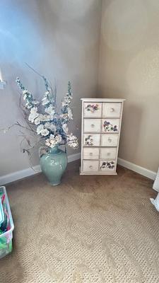 PRETTY LITTLE DRAWER ORGANIZER AND ACCENTING VASE