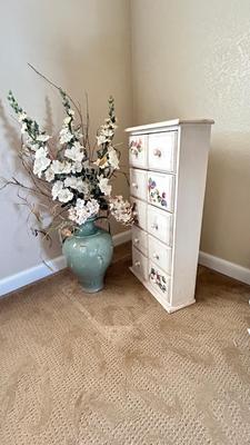 PRETTY LITTLE DRAWER ORGANIZER AND ACCENTING VASE