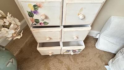 PRETTY LITTLE DRAWER ORGANIZER AND ACCENTING VASE