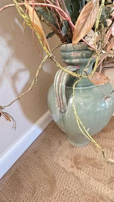 PRETTY LITTLE DRAWER ORGANIZER AND ACCENTING VASE