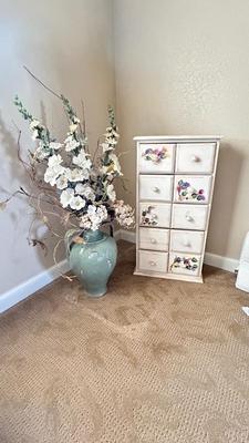 PRETTY LITTLE DRAWER ORGANIZER AND ACCENTING VASE