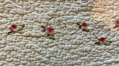 LARGE PRETTY HEAVY QUILTED BLANKET AND QUEEN SIZE SEALY MATTRESS PAD