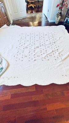 LARGE PRETTY HEAVY QUILTED BLANKET AND QUEEN SIZE SEALY MATTRESS PAD