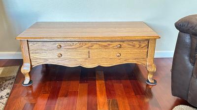 SOLID OAK COFFEE TABLE