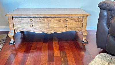 SOLID OAK COFFEE TABLE