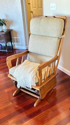 GLIDER WITH OTTOMAN, KNITTED THROW AND RUG