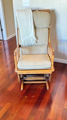 GLIDER WITH OTTOMAN, KNITTED THROW AND RUG