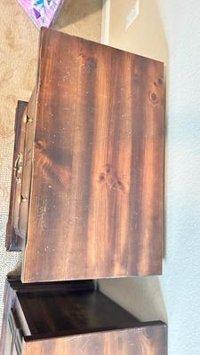 2.MATCHING NIGHT STANDS