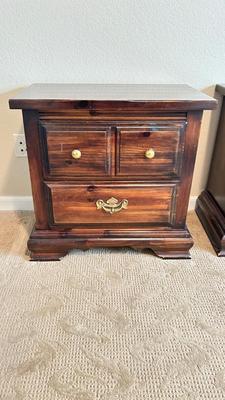 2.MATCHING NIGHT STANDS