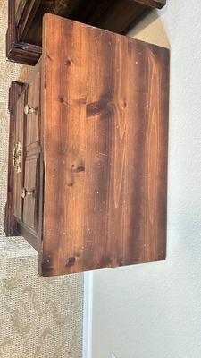 2.MATCHING NIGHT STANDS