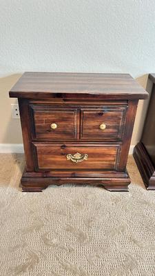 2.MATCHING NIGHT STANDS