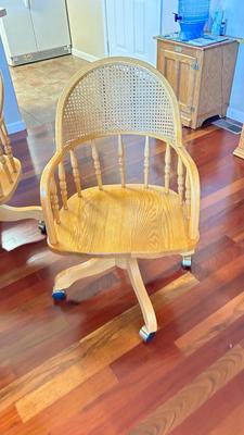 DINING ROOM TABLE AND CHAIRS