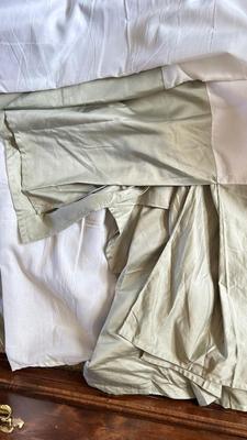 QUEEN SIZE SHEETS, BEDSKIRT AND BLANKET