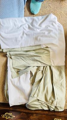 QUEEN SIZE SHEETS, BEDSKIRT AND BLANKET