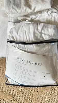 QUEEN SIZE SHEETS, BEDSKIRT AND BLANKET
