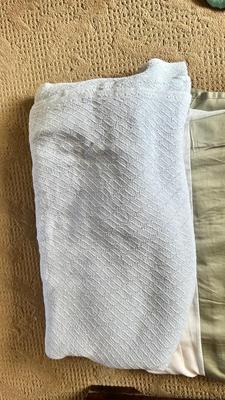 QUEEN SIZE SHEETS, BEDSKIRT AND BLANKET