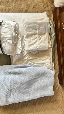 QUEEN SIZE SHEETS, BEDSKIRT AND BLANKET