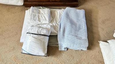 QUEEN SIZE SHEETS, BEDSKIRT AND BLANKET