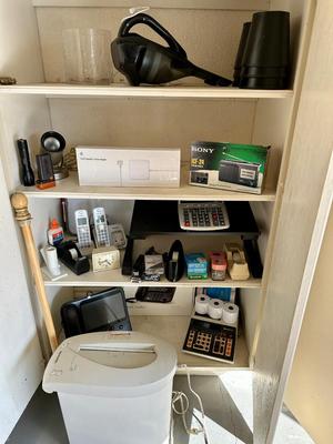 Garage Lot - Office w/ Shredder & Apple Charger
