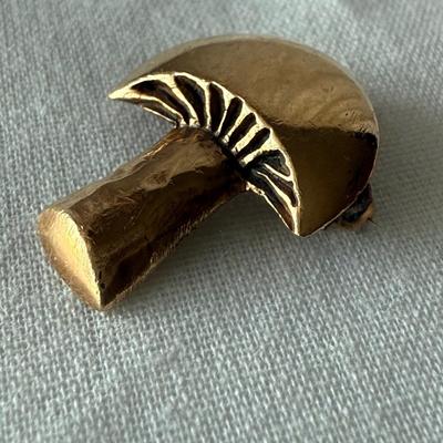 14K Gold Mushroom Pin (K-HS)