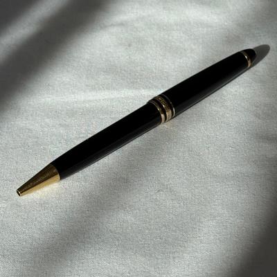 Montblanc Meisterstück Classique Ballpoint Pen (K-HS)