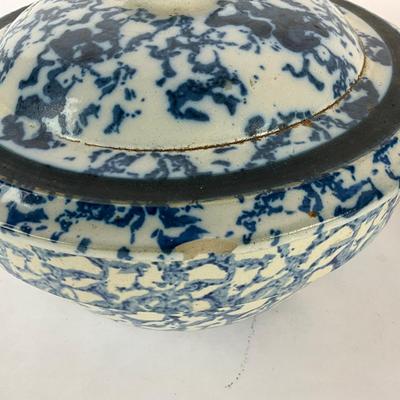 Sale Photo Thumbnail #1420: Both pieces have cracks on bottom, lids have chipping
Piece on left is missing handle
Selling as-is.
Large: 12" diameter x 5" high
Small: 11" diameter x 4" high