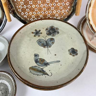 Sale Photo Thumbnail #1434: Two bowls, three plates (9.5" diameter) signed Moodie, 1-handled cane/pottery edge tray (11.5" square), 1 dinner plate (11" diameter), 6 mexico pottery bird plates
Some have chipping damage