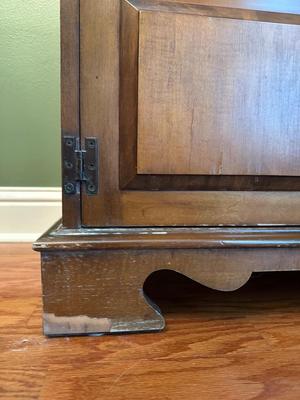 Vintage Traditional style Dry Bar Storage Cabinet