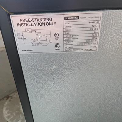 LOT 295G: Mini Refrigerator/ Great for Dorm Room