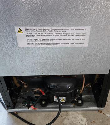 LOT 295G: Mini Refrigerator/ Great for Dorm Room