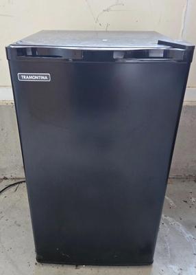 LOT 295G: Mini Refrigerator/ Great for Dorm Room