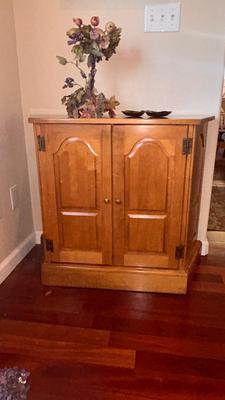 CABINET WITH HOME DECOR
