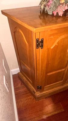 CABINET WITH HOME DECOR