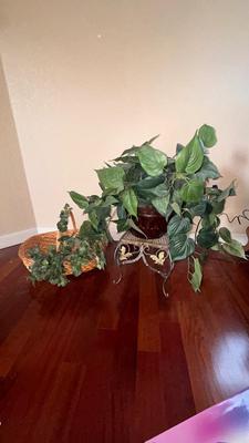 HEAVY WICKER BASKET AND PLANT STAND WITH FAUX PHILODENDRON