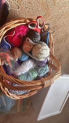 YARN, KNITTING NEEDLES, SCISSORS, BASKET AND TOTE