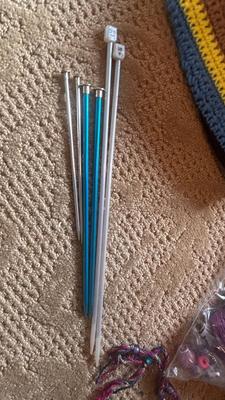 YARN, KNITTING NEEDLES, SCISSORS, BASKET AND TOTE