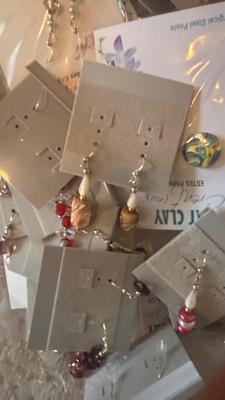 LARGE VARIETY OF PIERCED EARRINGS