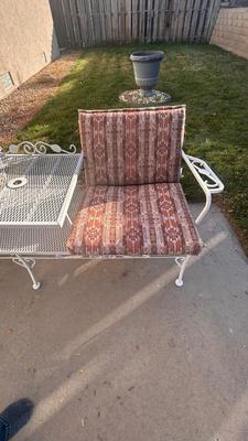 RETRO WROUGHT IRON PATIO SEAT FOR 2 WITH A SHARED TABLE