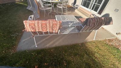 RETRO WROUGHT IRON PATIO SEAT FOR 2 WITH A SHARED TABLE