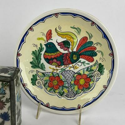 Sale Photo Thumbnail #1629: Plates: 9.25" diameter