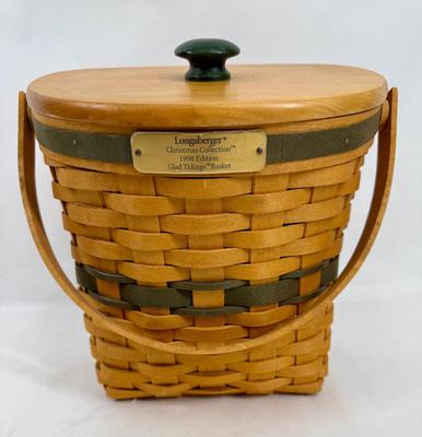 Vintage Longaberger 1998 Christmas Collection Glad Tidings Basket with wooden lid and green accent weaving