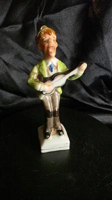 Vintage Porcelain Street Singer Figurine – Hand-Painted Guitarist, Japan Mid-Century